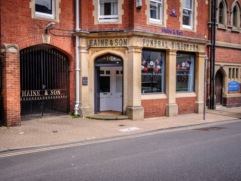 Haine Son Eastbourne 001 JH