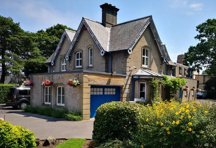 A photo showing the Portman Lodge funeral home of Deric Scott in Boscombe, Bournemouth.