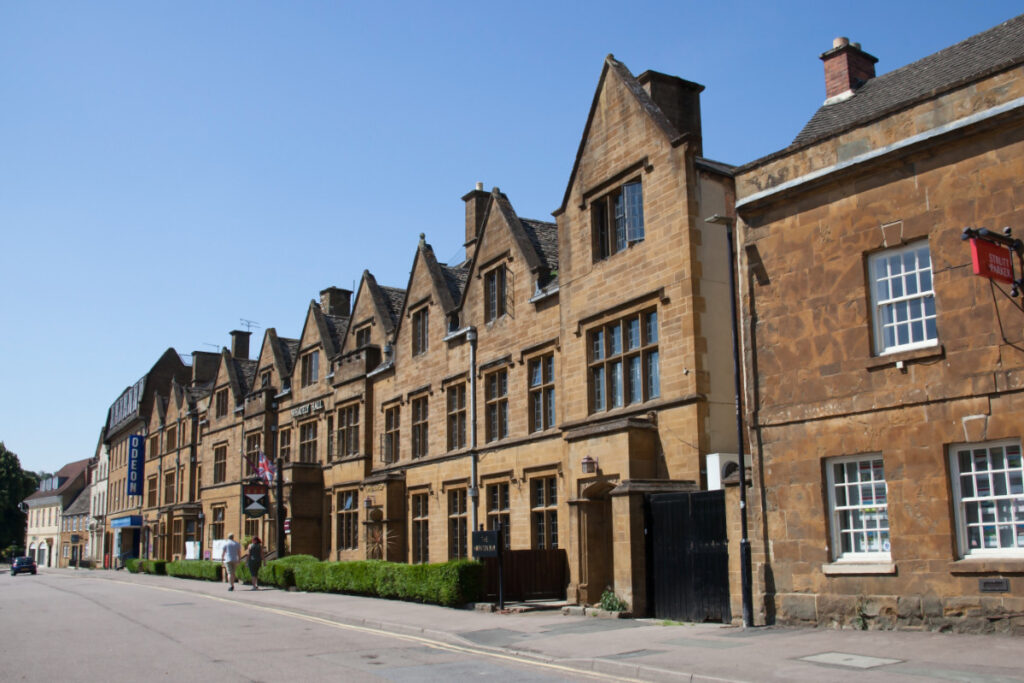 A photo showing a residential street in the historic market town of Banbury.