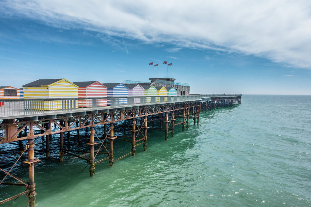 A photo showing Hastings Pier.